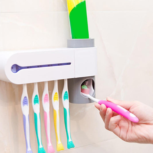 Stérilisateur UV et distributeur automatique de dentifrice mural blanc moderne