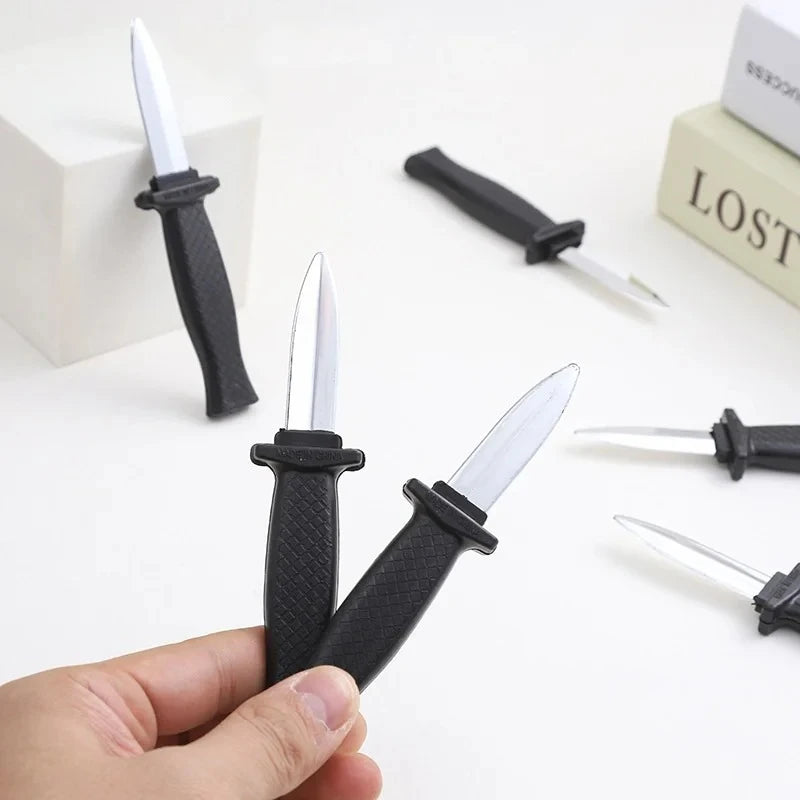Retractable Fake Knife - Adult Plastic Magic Prank Toy for Jokes, Scary Tricks & Halloween Props (Realistic Toy)