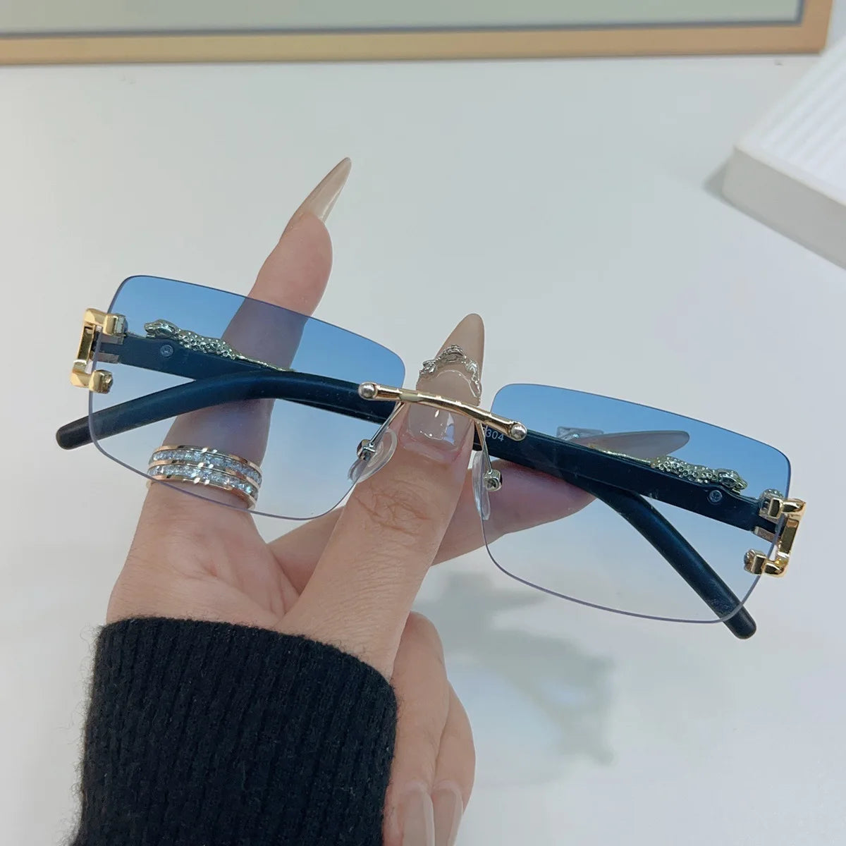 1 Pc Fashionable Women Men Sunglasses Frameless Rectangular Personalized Sunglasses for Daily Life Vintage Sun Glasses For male